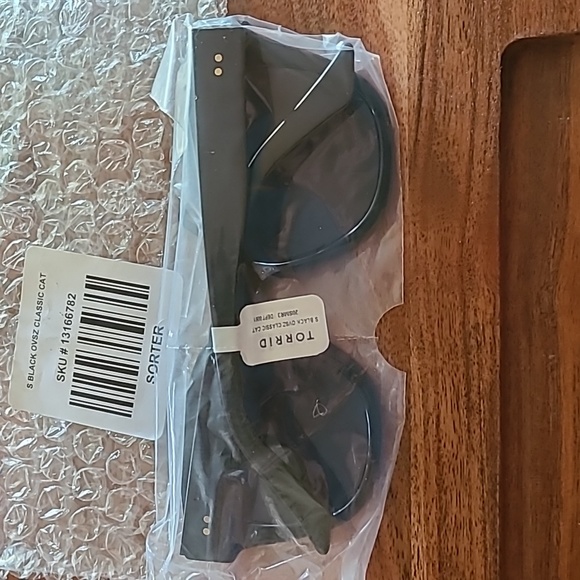 3X HOST PICK!!! BLACK CAT EYE SUNGLASSES - Picture 6 of 12